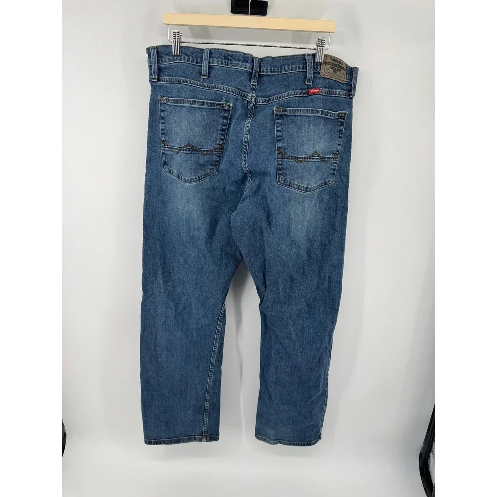 Wrangler Relaxed Boot Cut Jeans Mens 38x32 Medium Wash Blue Denim 98FNWRD